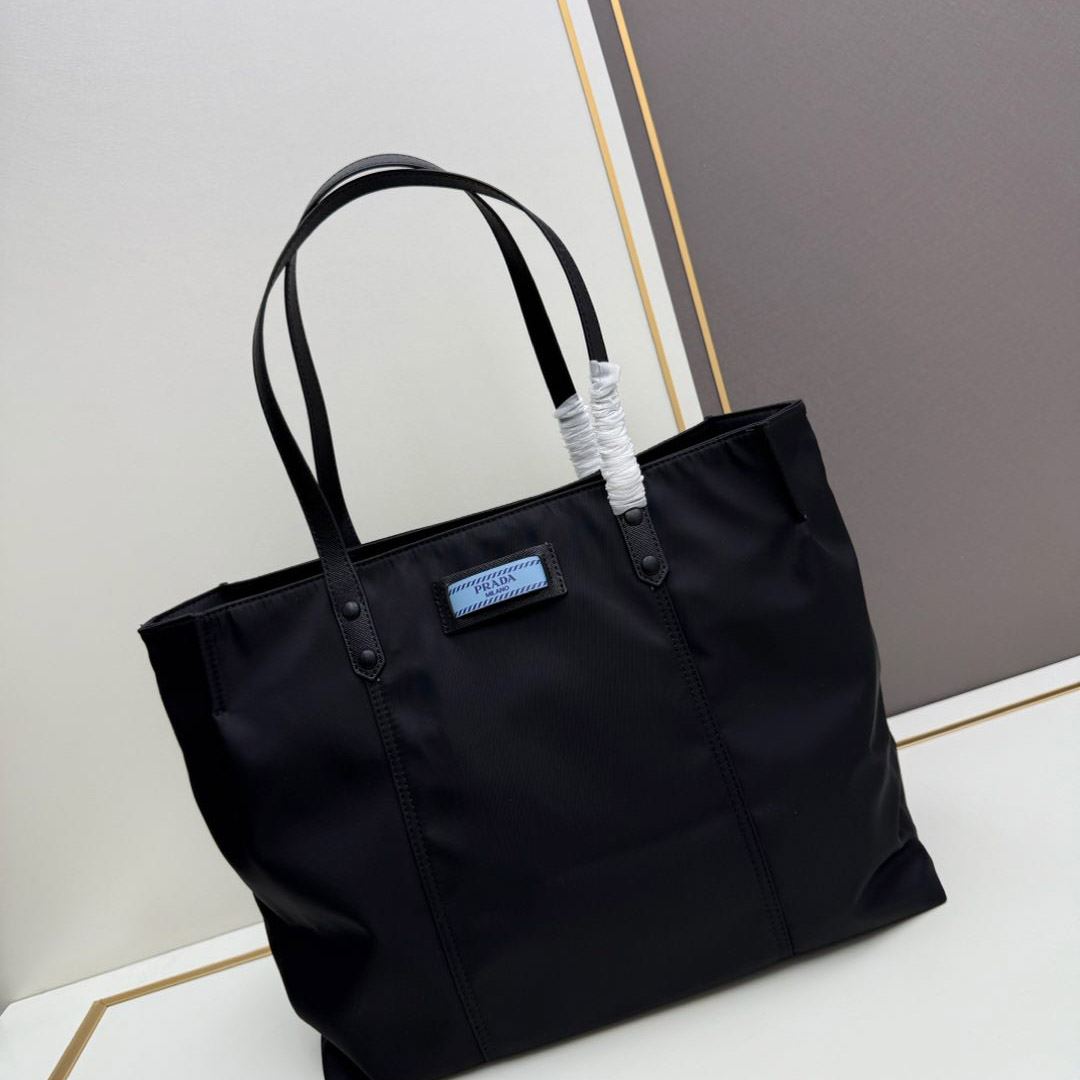 Pra*a shopping bags